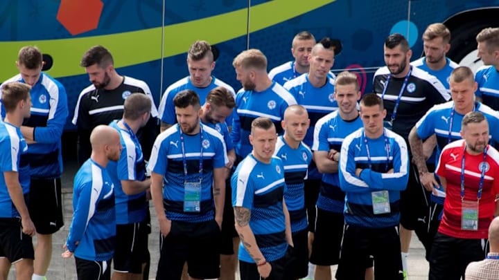 Slovakia's players arrive to attend a welcoming ceremony on June 7, 2016, at the City Hall of Vichy, central France, where the team is staying during the Euro 2016 football tournament. / AFP / JOE KLAMAR (Photo credit should read JOE KLAMAR/AFP/Getty Images)