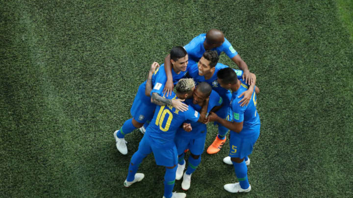 SAINT PETERSBURG, RUSSIA - JUNE 22: Neymar Jr of Brazil celebrates after scoring his team's second goal with teammates Douglas Costa, Casemiro, Miranda and Roberto Firmino during the 2018 FIFA World Cup Russia group E match between Brazil and Costa Rica at Saint Petersburg Stadium on June 22, 2018 in Saint Petersburg, Russia. (Photo by Richard Heathcote/Getty Images)