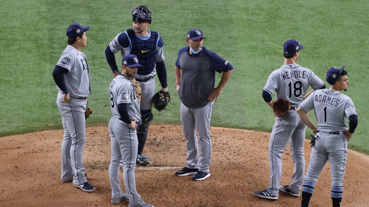 Kevin Cash and the Rays infield stand on the mound and wait for the new pitcher.