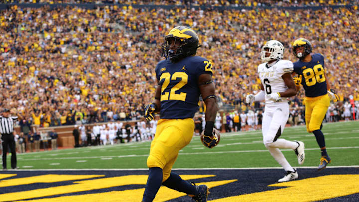 ANN ARBOR, MI - SEPTEMBER 08: Karan Higdon #22 of the Michigan Wolverines runs the ball to score a first quarter touchdown against the Western Michigan Broncos at Michigan Stadium on September 8, 2018 in Ann Arbor, Michigan. (Photo by Rey Del Rio/Getty Images)