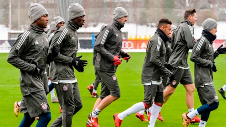 Bayern Munich's players around Bayern Munich's French striker Kingsley Coman (2ndL) warm up during a training session prior the UEFA Champions League Group B match between FC Bayern Munich vs PSG Paris at the training Center in Munich, southern Germany, on December 04, 2017. / AFP PHOTO / GUENTER SCHIFFMANN (Photo credit should read GUENTER SCHIFFMANN/AFP/Getty Images)