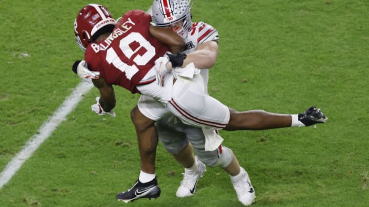 MIAMI GARDENS, FLORIDA - JANUARY 11: Jahleel Billingsley #19 of the Alabama Crimson Tide is wrapped up by Tuf Borland #32 of the Ohio State Buckeyes during the fourth quarter of the College Football Playoff National Championship game at Hard Rock Stadium on January 11, 2021 in Miami Gardens, Florida. (Photo by Michael Reaves/Getty Images)