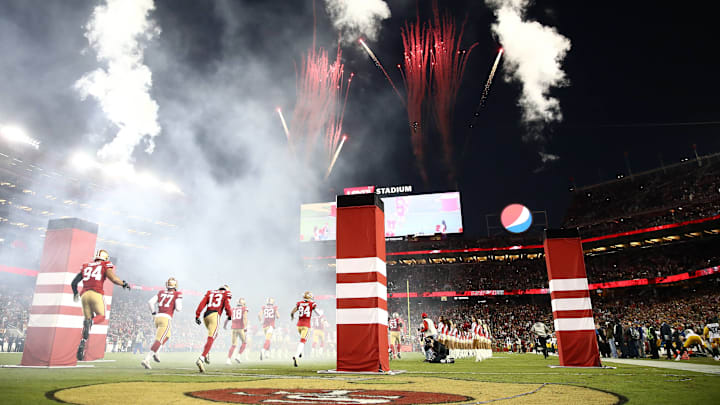 SANTA CLARA, CALIFORNIA – NOVEMBER 24: The San Francisco 49ers take the field during player introductions prior to the game against the Green Bay Packers at Levi’s Stadium on November 24, 2019 in Santa Clara, California. (Photo by Ezra Shaw/Getty Images)