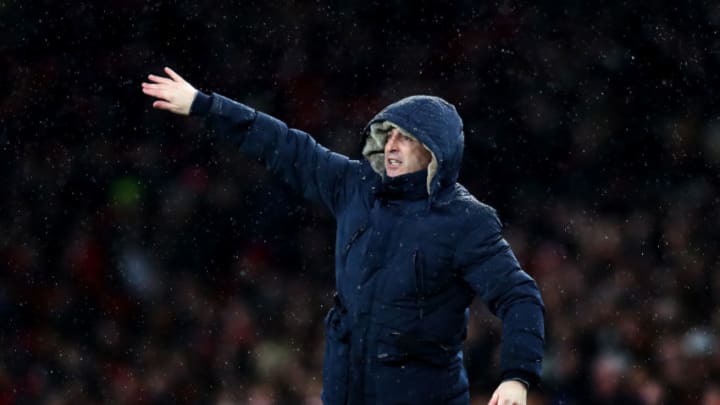 LONDON, ENGLAND - JANUARY 29: Unai Emery, Manager of Arsenal gives his team instructions during the Premier League match between Arsenal and Cardiff City at Emirates Stadium on January 29, 2019 in London, United Kingdom. (Photo by Catherine Ivill/Getty Images)