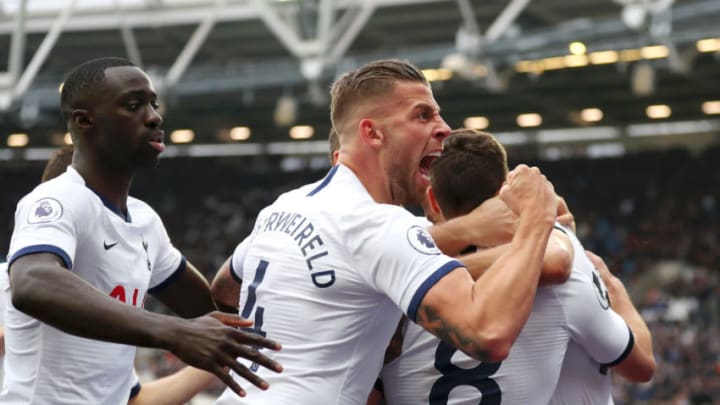 LONDON, ENGLAND - NOVEMBER 23: Toby Alderweireld of Tottenham Hotspur celebrates after Harry Kane of Tottenham Hotspur scores his team's third goal during the Premier League match between West Ham United and Tottenham Hotspur at London Stadium on November 23, 2019 in London, United Kingdom. (Photo by Catherine Ivill/Getty Images)
