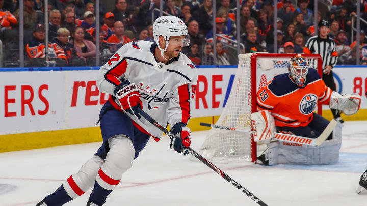EDMONTON, AB – OCTOBER 24: Washington Capitals Center Evgeny Kuznetsov (92) stakes the puck out of the corner in the second period during the Edmonton Oilers game versus the Washington Capitals on October 24, 2019 at Rogers Place in Edmonton, AB.(Photo by Curtis Comeau/Icon Sportswire via Getty Images)