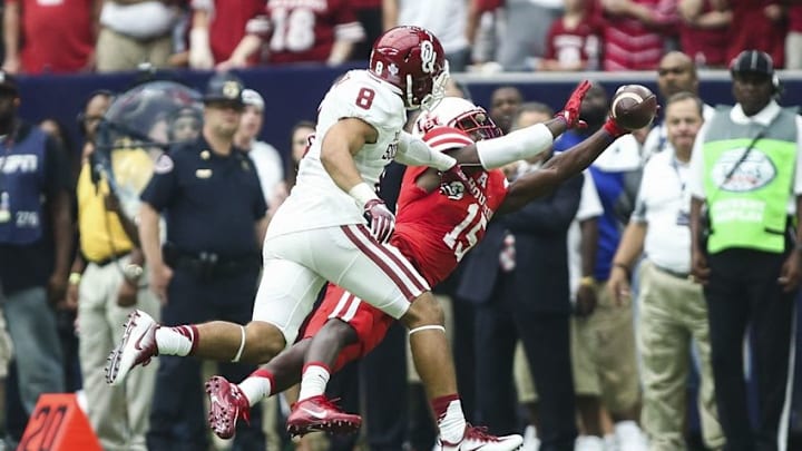 Sep 3, 2016; Houston, TX, USA; Houston Cougars wide receiver Linell Bonner (15) attempts to make a reception during the first quarter against the Oklahoma Sooners at NRG Stadium. Mandatory Credit: Troy Taormina-USA TODAY Sports