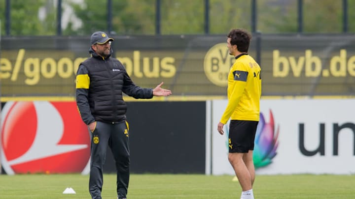 (GERMANY OUT) Donnerstag 30.04.2015, Saison 2014/2015, Training BV Borussia Dortmund, Trainer Juergen Klopp (BVB) und Mats HUMMELS (BVB) (Photo by DeFodi/ullstein bild via Getty Images)