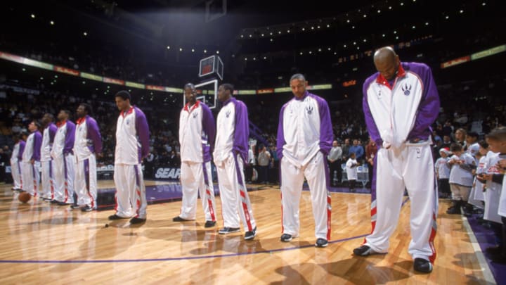 TORONTO, ON – 2000: Toronto Raptors team line up (Mandatory Credit: Robert Laberge /Allsport)