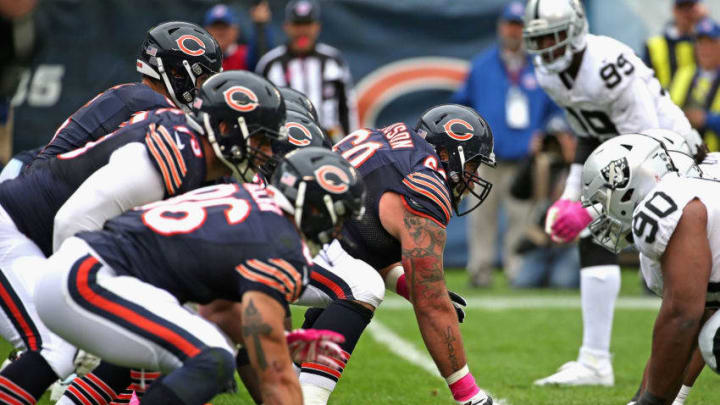 CHICAGO, IL - OCTOBER 04: Matt Slauson #68 of the Chicago Bears prepoares to snap the ball against the Oakland Raiders at Soldier Field on October 4, 2015 in Chicago, Illinois. The Bears defeated the Raiders 22-20. (Photo by Jonathan Daniel/Getty Images)