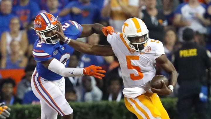 Tennessee Volunteers quarterback Hendon Hooker (5) stiff arms Florida Gators linebacker Amari Burney (2) as he tries to escape during the football game between the Florida Gators and Tennessee Volunteers, at Ben Hill Griffin Stadium in Gainesville, Fla. Sept. 25, 2021.Flgai 092521 Ufvs Tennesseefb 34