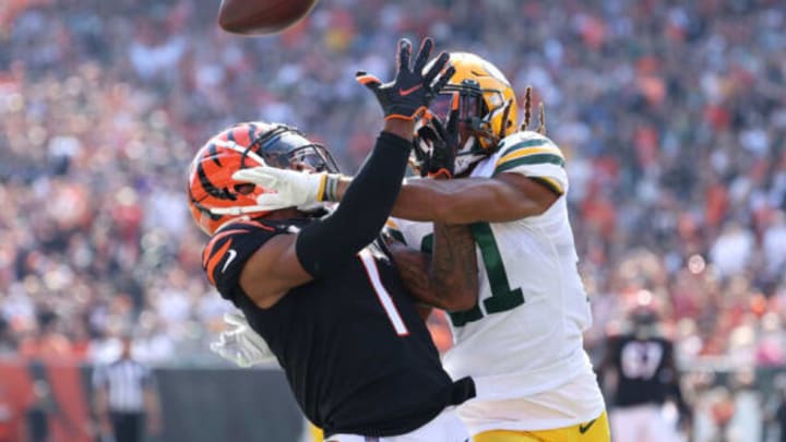 CINCINNATI, OHIO – OCTOBER 10: Eric Stokes #21 of the Green Bay Packers breaks up a pass intended for Ja’Marr Chase #1 of the Cincinnati Bengals during the first quarter at Paul Brown Stadium on October 10, 2021 in Cincinnati, Ohio. (Photo by Andy Lyons/Getty Images)