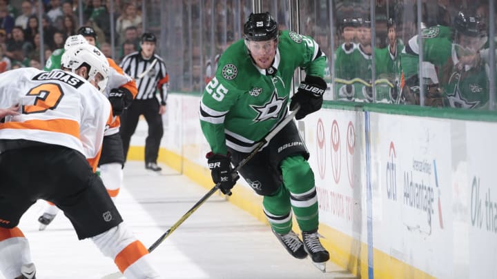 DALLAS, TX – MARCH 27: Brett Ritchie #25 of the Dallas Stars skates against the Philadelphia Flyers at the American Airlines Center on March 27, 2018 in Dallas, Texas. (Photo by Glenn James/NHLI via Getty Images)