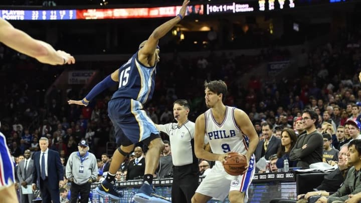 Nov 23, 2016; Philadelphia, PA, USA; Memphis Grizzlies guard Vince Carter (15) defends as Philadelphia 76ers forward Dario Saric (9) looks to inbound the ball during the second overtime quarter of the game at the Wells Fargo Center. The Memphis Grizzlies won 104-99 in double overtime. Mandatory Credit: John Geliebter-USA TODAY Sports
