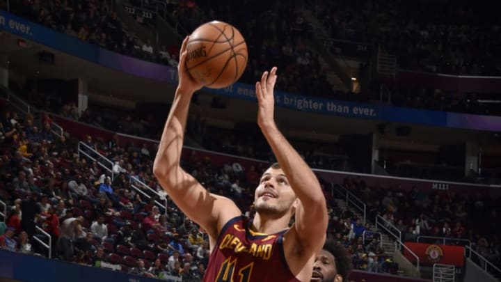 Cleveland Cavaliers big Ante Zizic shoots the ball. (Photo by David Liam Kyle/NBAE via Getty Images)