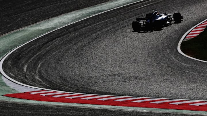 SUZUKA, JAPAN - OCTOBER 08: Lewis Hamilton of Great Britain driving the (44) Mercedes AMG Petronas F1 Team Mercedes F1 WO8 on track during the Formula One Grand Prix of Japan at Suzuka Circuit on October 8, 2017 in Suzuka. (Photo by Mark Thompson/Getty Images)