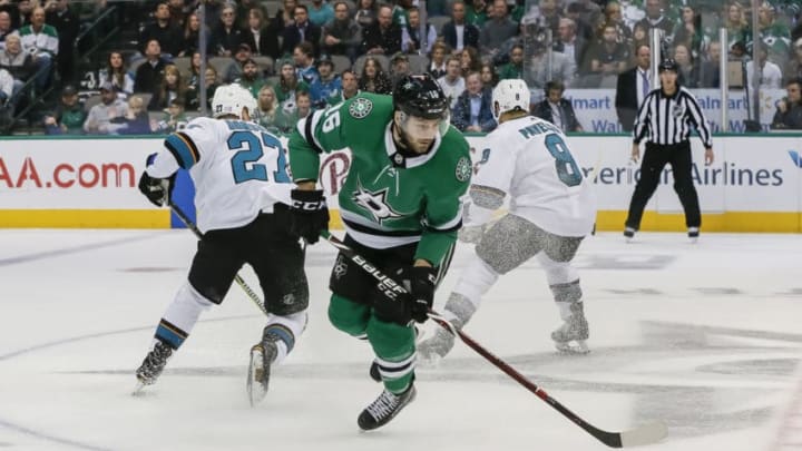 DALLAS, TX - NOVEMBER 08: Dallas Stars center Jason Dickinson (16) skates with the puck during the game between the Dallas Stars and the San Jose Sharks on November 8, 2018 at the American Airlines Center in Dallas, Texas. (Photo by Matthew Pearce/Icon Sportswire via Getty Images)