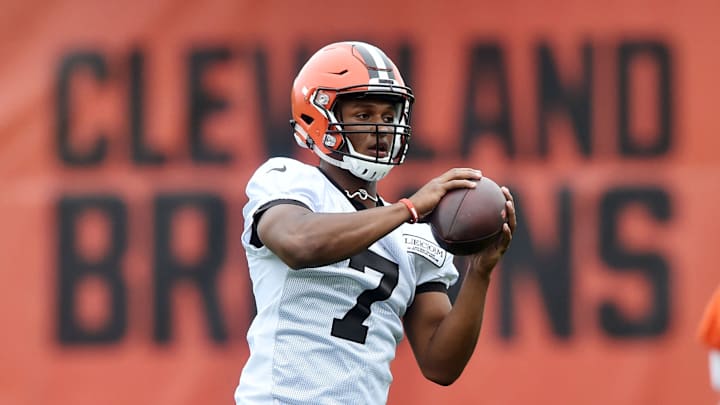 May 24, 2017; Berea, OH, USA; Cleveland Browns quarterback DeShone Kizer (7) practices during organized team activities at the Cleveland Browns training facility. Mandatory Credit: Ken Blaze-USA TODAY Sports