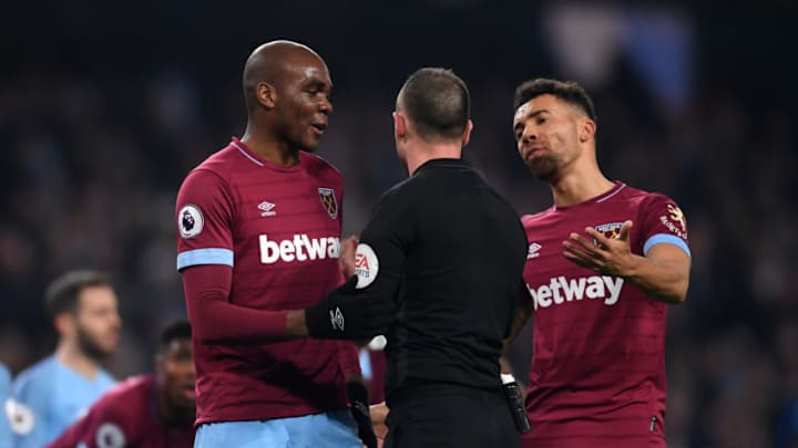 MANCHESTER, ENGLAND - FEBRUARY 27: Gary Cahill of Chelsea and Angelo Ogbonna of West Ham United argue with referee Stuart Attwell during the Premier League match between Manchester City and West Ham United at Etihad Stadium on February 27, 2019 in Manchester, United Kingdom. (Photo by Laurence Griffiths/Getty Images)