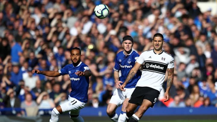 LIVERPOOL, ENGLAND - SEPTEMBER 29: Theo Walcott of Everton battles for possession with Aleksandar Mitrovic of Fulham during the Premier League match between Everton FC and Fulham FC at Goodison Park on September 29, 2018 in Liverpool, United Kingdom. (Photo by Jan Kruger/Getty Images)