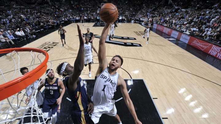 SAN ANTONIO, TX – MARCH 15: Kyle Anderson #1 of the San Antonio Spurs shoots the ball against the New Orleans Pelicans on March 15, 2018 at the AT&T Center in San Antonio, Texas. NOTE TO USER: User expressly acknowledges and agrees that, by downloading and or using this photograph, user is consenting to the terms and conditions of the Getty Images License Agreement. Mandatory Copyright Notice: Copyright 2018 NBAE (Photos by Mark Sobhani/NBAE via Getty Images)