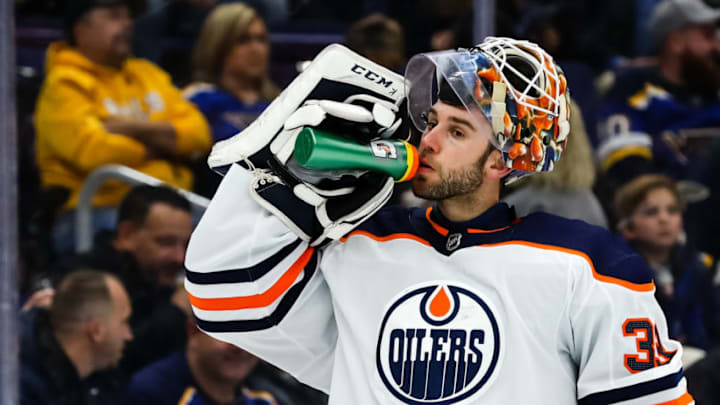 ST. LOUIS, MO - DECEMBER 05: Edmonton Oilers goaltender Cam Talbot (33) takes a drink at a stoppage in play during the third period of an NHL hockey game between the Edmonton Oilers and the St. Louis Blues on December 5, 2018, at the Enterprise Center in St. Louis, MO. (Photo by Tim Spyers/Icon Sportswire via Getty Images) ST. LOUIS, MO - DECEMBER 05: Edmonton Oilers goaltender Cam Talbot (33) takes a drink at a stoppage in play during the third period of an NHL hockey game between the Edmonton Oilers and the St. Louis Blues on December 5, 2018, at the Enterprise Center in St. Louis, MO. (Photo by Tim Spyers/Icon Sportswire via Getty Images)