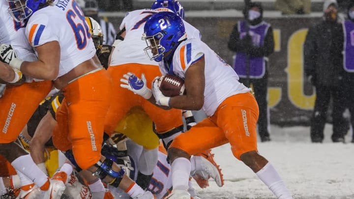 Dec 12, 2020; Laramie, Wyoming, USA; Boise State Broncos running back Andrew Van Buren (21) runs for a touchdown against the Wyoming Cowboys during the third quarter at Jonah Field at War Memorial Stadium. Mandatory Credit: Troy Babbitt-USA TODAY Sports