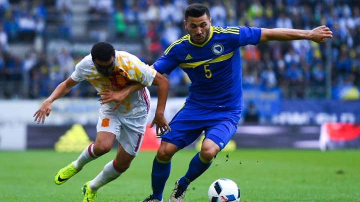 ST GALLEN, SWITZERLAND - MAY 29: Pedro Rodriguez of Spain competes for the ball with Sead Kolasinac of Bosnia during an international friendly match between Spain and Bosnia at the AFG Arena on May 29, 2016 in St Gallen, Switzerland. (Photo by David Ramos/Getty Images)