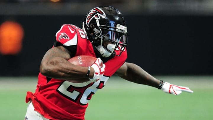 ATLANTA, GA - DECEMBER 03: Tevin Coleman #26 of the Atlanta Falcons runs the ball during the first half against the Minnesota Vikings at Mercedes-Benz Stadium on December 3, 2017 in Atlanta, Georgia. (Photo by Scott Cunningham/Getty Images)