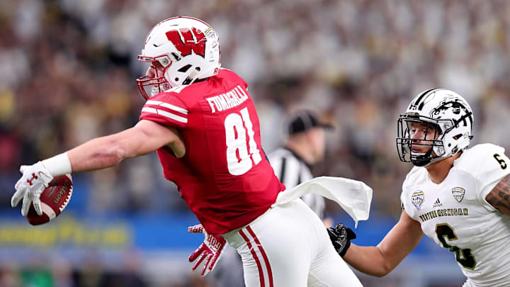 ARLINGTON, TX – JANUARY 02: Troy Fumagalli (Photo by Tom Pennington/Getty Images)