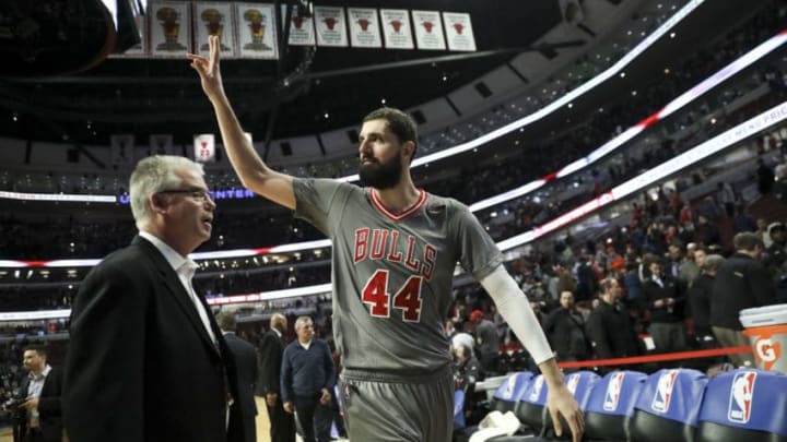 The Chicago Bulls' Nikola Mirotic (44) waves to fans after a 99-93 win against the Cleveland Cavaliers at the United Center in Chicago on Thursday, March 30, 2017. (Armando L. Sanchez/Chicago Tribune/TNS via Getty Images)