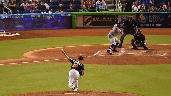 Sep 26, 2016; Miami, FL, USA; Miami Marlins relief pitcher Mike Dunn (16) delivers a pitch to New York Mets right fielder Curtis Granderson (3) at Marlins Park. Mandatory Credit: Jasen Vinlove-USA TODAY Sports