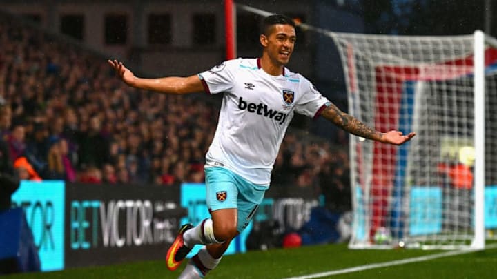 LONDON, ENGLAND - OCTOBER 15: Manuel Lanzini of West Ham United celebrates scoring the opening goal during the Premier League match between Crystal Palace and West Ham United at Selhurst Park on October 15, 2016 in London, England. (Photo by Dan Mullan/Getty Images)
