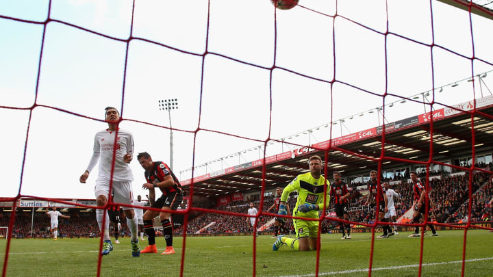 BOURNEMOUTH, ENGLAND – APRIL 17: Roberto Firmino of Liverpool scores the opening goal of the game during the Barclays Premier League match between A.F.C. Bournemouth and Liverpool at the Vitality Stadium on April 17, 2016 in Bournemouth, England. (Photo by Bryn Lennon/Getty Images)