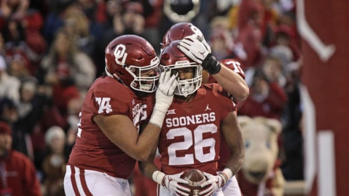 zNORMAN, OK - NOVEMBER 10: Running back Kennedy Brooks #26 is congratulated by offensive lineman Cody Ford #74 and offensive lineman Ben Powers #72 of the Oklahoma Sooners on a touchdown against the Oklahoma State Cowboys at Gaylord Family Oklahoma Memorial Stadium on November 10, 2018 in Norman, Oklahoma. Oklahoma defeated Oklahoma State 48-47. (Photo by Brett Deering/Getty Images)