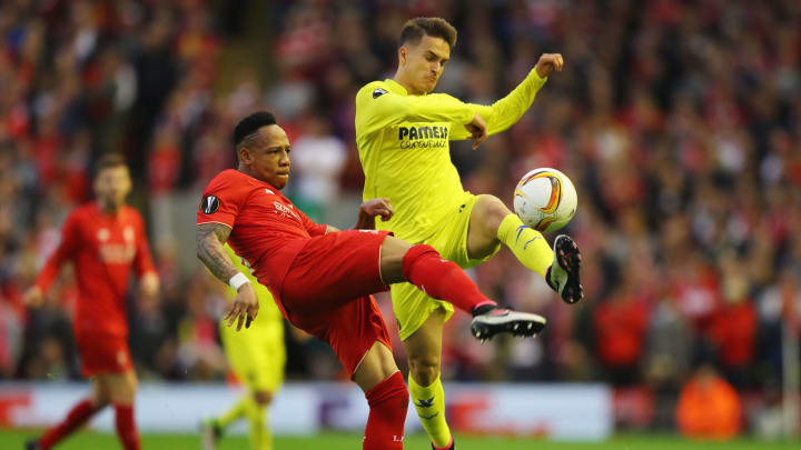 LIVERPOOL, UNITED KINGDOM – MAY 05: Nathaniel Clyne of Liverpool and Denis Suarez of Villarreal challenge for the ball during the UEFA Europa League semi final second leg match between Liverpool and Villarreal CF at Anfield on May 5, 2016 in Liverpool, England. (Photo by Richard Heathcote/Getty Images)