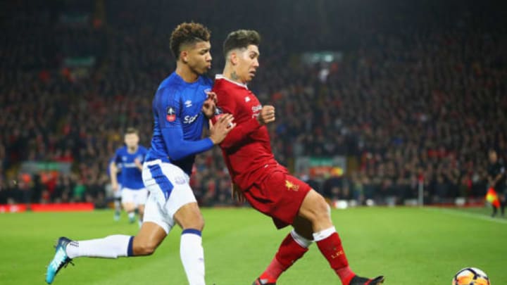 Roberto Firmino of Liverpool and Mason Holgate of Everton tussle for the ball (Picture by Clive Brunskill for Getty Images)