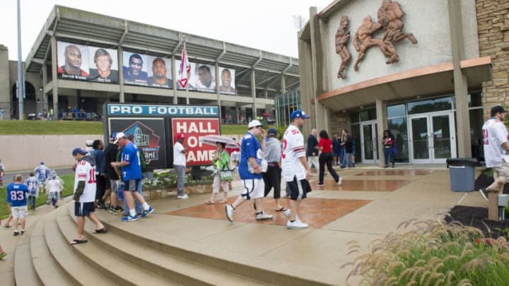 CANTON, OH - AUGUST 2: Fans take a photo outside the Hall of Fame prior to the NFL Class of 2014 Pro Football Hall of Fame Enshrinement Ceremony at Fawcett Stadium on August 2, 2014 in Canton, Ohio. (Photo by Jason Miller/Getty Images)