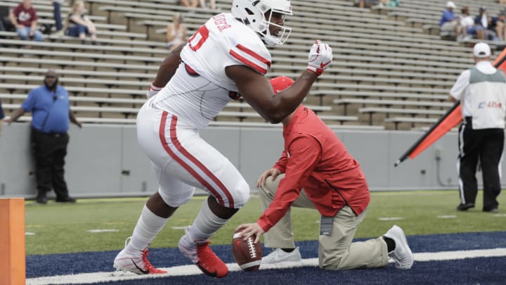 HOUSTON, TX – SEPTEMBER 01: Ed Oliver #10 of the Houston Cougars warms up before the game against the Rice Owls at Rice Stadium on September 1, 2018 in Houston, Texas. (Photo by Tim Warner/Getty Images)