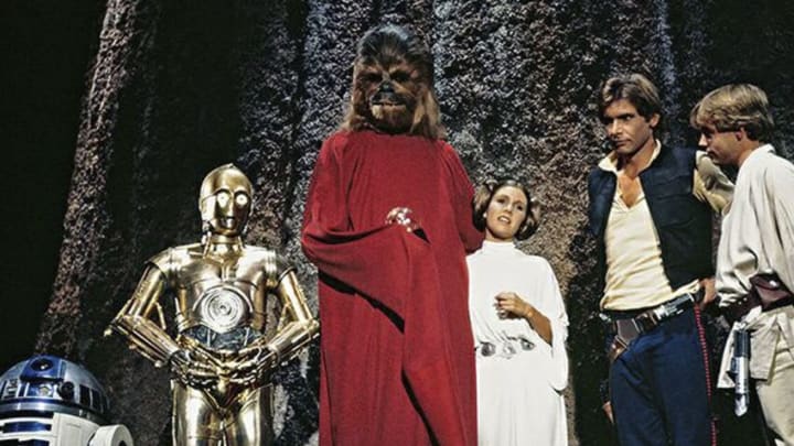 (L to r) R2-D2, Anthony Daniels as C-3PO, Peter Mayhew as Chewbacca, Carrie Fisher as Princess Leia, Harrison Ford as Han Solo, and Mark Hamill as Luke Skywalker in the Star Wars Holiday Special