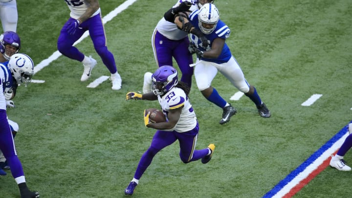INDIANAPOLIS, INDIANA – SEPTEMBER 20: Dalvin Cook #33 of the Minnesota Vikings runs the ball against the Indianapolis Colts at Lucas Oil Stadium on September 20, 2020, in Indianapolis, Indiana. (Photo by Andy Lyons/Getty Images)