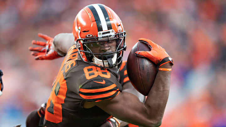 DENVER, CO – NOVEMBER 3: Demetrius Harris #88 of the Cleveland Browns runs the ball after catching a pass during the second half of a game against the Denver Broncos at Broncos Stadium at Mile High on November 3, 2019 in Denver, Colorado. The Broncos defeated the Browns 24-19. (Photo by Wesley Hitt/Getty Images)