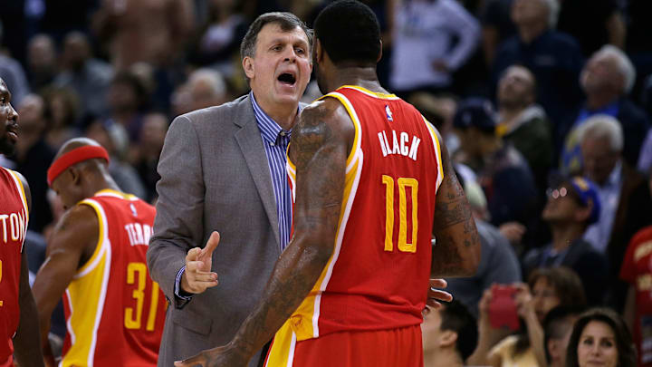 OAKLAND, CA – DECEMBER 10: Head coach Kevin McHale of the Houston Rockets talks to Tarik Black #10 during their game against the Golden State Warriors at ORACLE Arena on December 10, 2014 in Oakland, California.  NOTE TO USER: User expressly acknowledges and agrees that, by downloading and or using this photograph, User is consenting to the terms and conditions of the Getty Images License Agreement.  (Photo by Ezra Shaw/Getty Images)