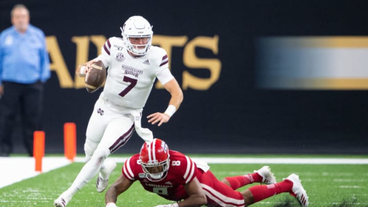 NEW ORLEANS, LA - AUGUST 31: Quarterback Tommy Stevens #7 of the Mississippi State Bulldogs escapes a tackle by defensive lineman Kendall Wilkerson #8 of the Louisiana-Lafayette Ragin Cajuns at Mercedes Benz Superdome on August 31, 2019 in New Orleans, Louisiana. (Photo by Michael Chang/Getty Images)