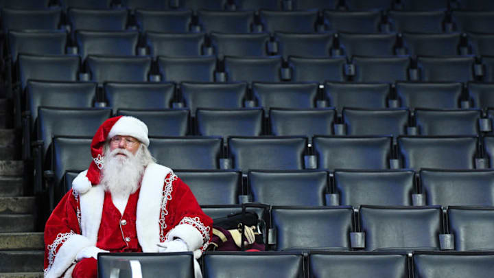 Santa Claus, OKC Thunder Photo by Brian Rothmuller/Icon Sportswire via Getty Images)
