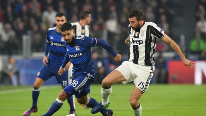 TURIN, ITALY - NOVEMBER 02: Andrea Barzagli (R) of Juventus competes with Nabil Fekir of Olympique Lyonnais during the UEFA Champions League Group H match between Juventus and Olympique Lyonnais at Juventus Stadium on November 2, 2016 in Turin, Italy. (Photo by Valerio Pennicino/Getty Images)