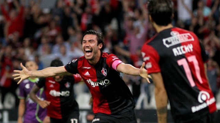 Atlas midfielder Juan Vigon (C) celebrates his goal against Veracruz during their Mexican Apertura 2018 tournament football match at Jalisco Stadium, in Guadalajara, Jalisco State, Mexico on October 19, 2018. (Photo by Ulises Ruiz / AFP) (Photo credit should read ULISES RUIZ/AFP/Getty Images)