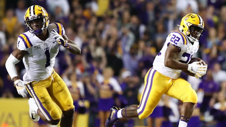 BATON ROUGE, LOUISIANA – OCTOBER 12: Clyde Edwards-Helaire #22 of the LSU Tigers runs the ball for a first down as Ja’Marr Chase #1 of the LSU Tigers looks on against the Florida Gators at Tiger Stadium on October 12, 2019 in Baton Rouge, Louisiana. (Photo by Marianna Massey/Getty Images)