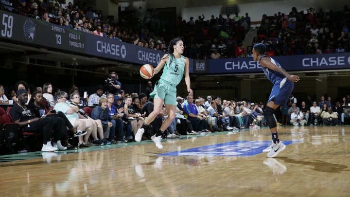 WHITE PLAINS, NY – MAY 25: Kia Nurse #5 of the New York Liberty handles the ball against the Minnesota Lynx on May 25, 2018 at Westchester County Center in White Plains, New York. Mandatory Copyright Notice: Copyright 2018 NBAE (Photo by Steve Freeman/NBAE via Getty Images)