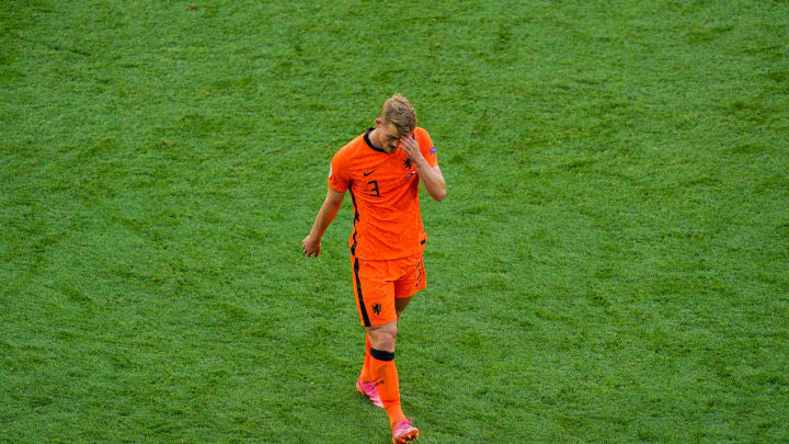 A horrible moment for Matthijs de Ligt. (Photo by Andre Weening/BSR Agency/Getty Images)